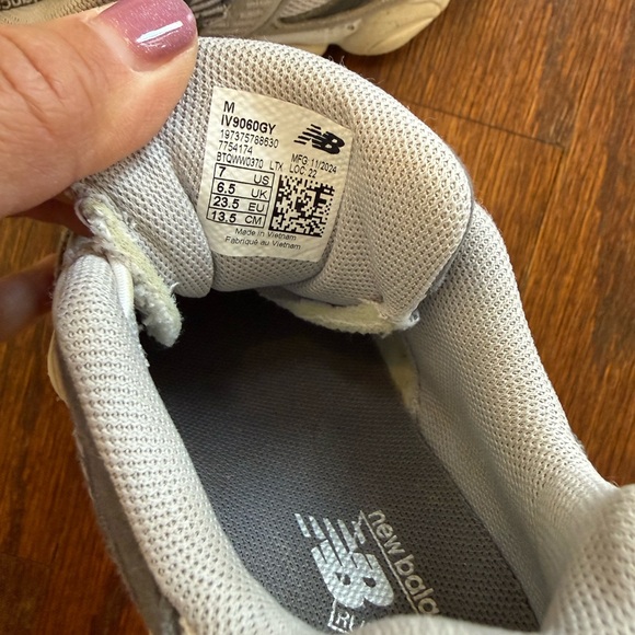 New Balance 9060 - Picture 5 of 7